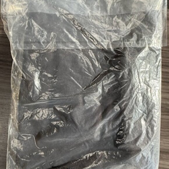 EVERYBODY & EVERYONE Cashmere/ Wool Blend V-Neck Sweater Size 16 Black - NWT - Picture 9 of 9